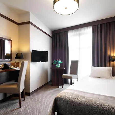 Hotel Golden Tulip Center 4*