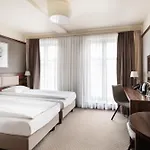 Golden Tulip Center Hotel