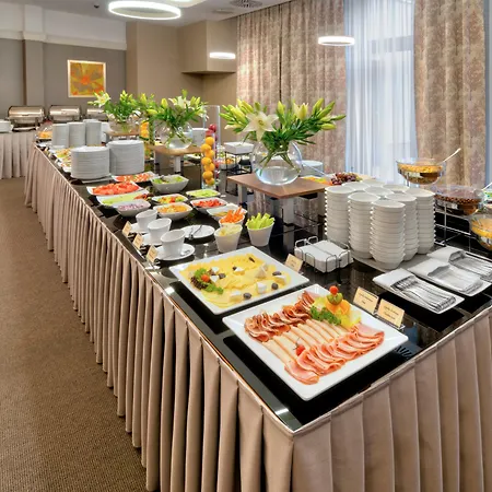 Golden Tulip Center Готель 4*