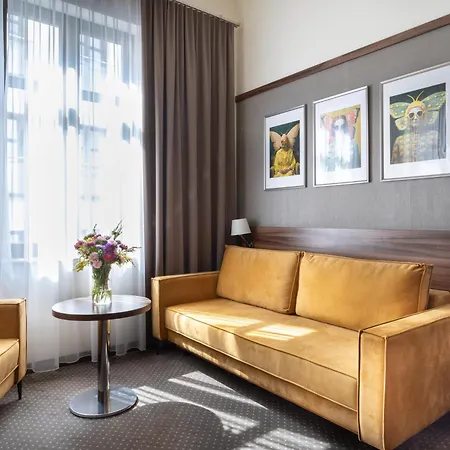 Готель Golden Tulip Center 4*