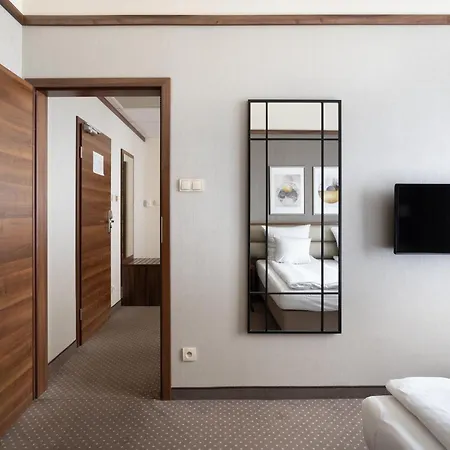 Golden Tulip Center 4*