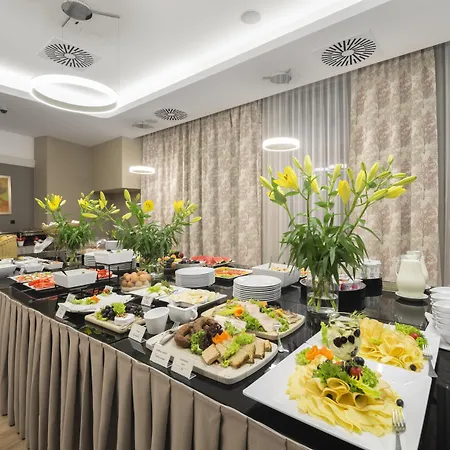 Golden Tulip Center Готель 4*