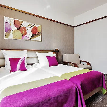 Golden Tulip Center Готель 4*