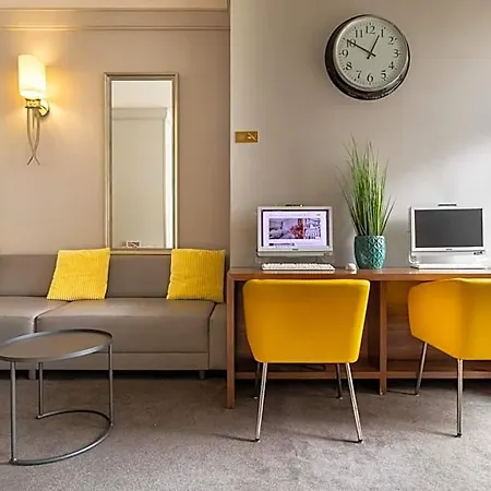 Hotel Golden Tulip Center 4*