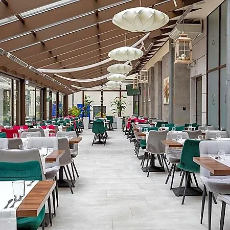 Golden Tulip Center 4*