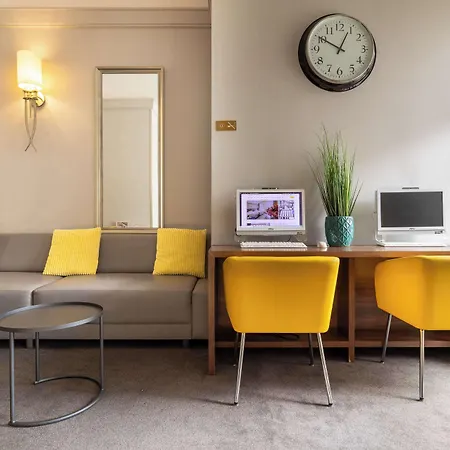 Golden Tulip Center Готель Краків