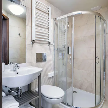 Golden Tulip Center Готель 4*