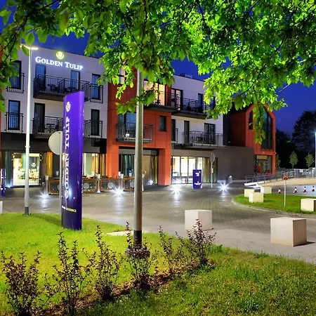 Golden Tulip Center Готель