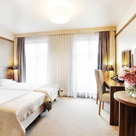 Готель Golden Tulip Center 4*