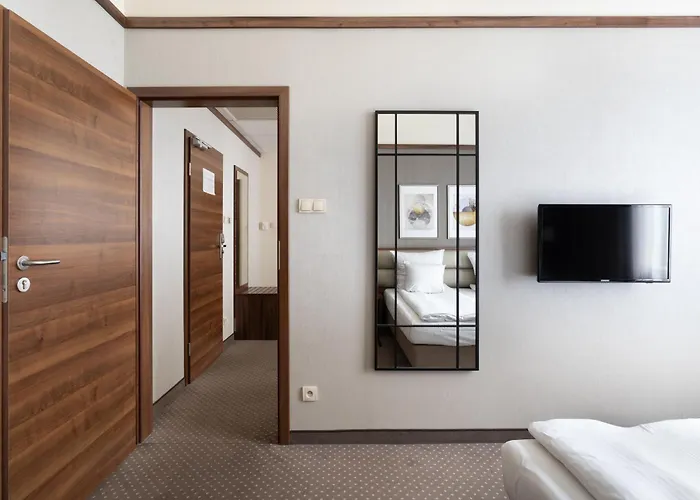 Golden Tulip Center 4*