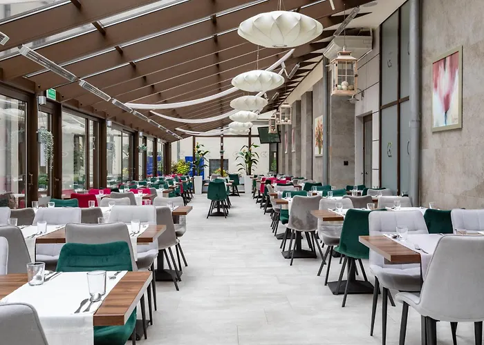 Hotel Golden Tulip Center 4*