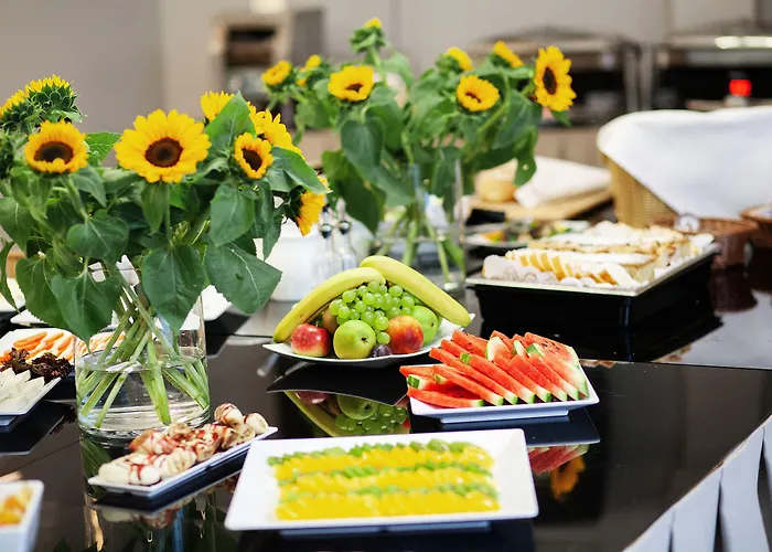 Hotel Golden Tulip Center 4*