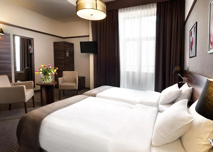 Hotel Golden Tulip Center 4*