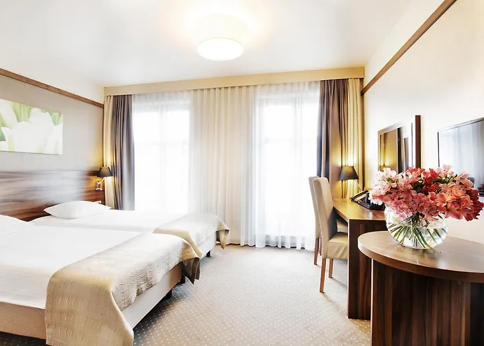 Hotel Golden Tulip Center 4*