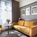 Ξενοδοχείο Golden Tulip Center 4*